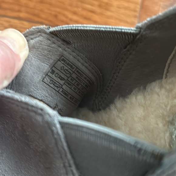 Ugg Camilla suede loafer. - Picture 6 of 7